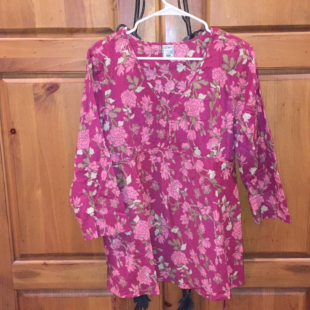 Old Navy 👣 Maternity Shirt